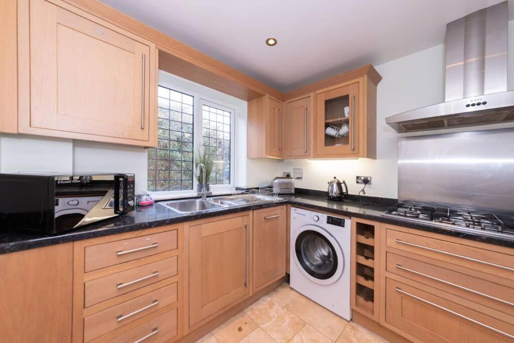 Ratby House - Spacious 3 Bed With Garden & Parking Earley エクステリア 写真