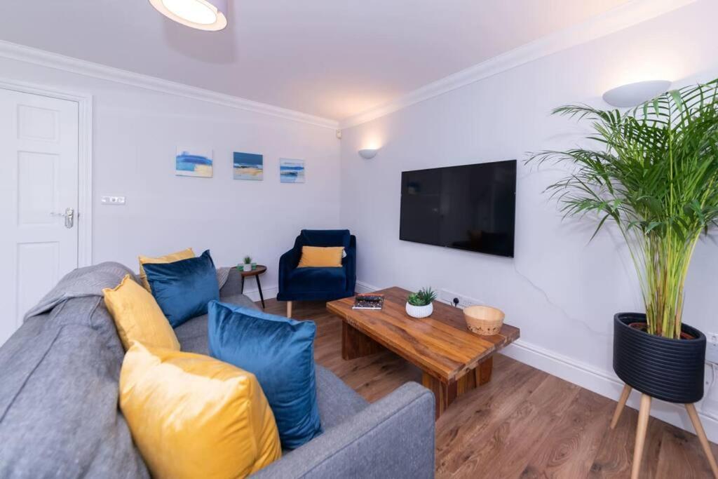 Ratby House - Spacious 3 Bed With Garden & Parking Earley エクステリア 写真